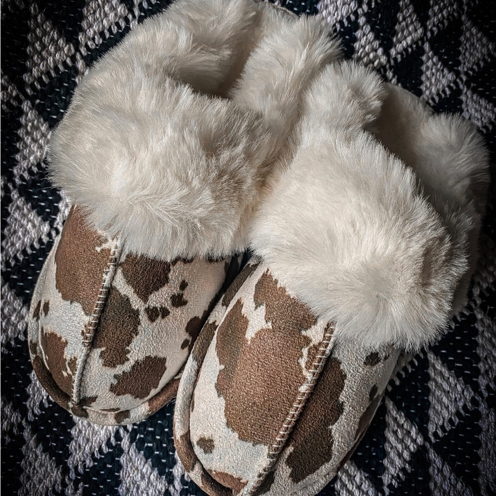 Fluffy Cowprint Slippers